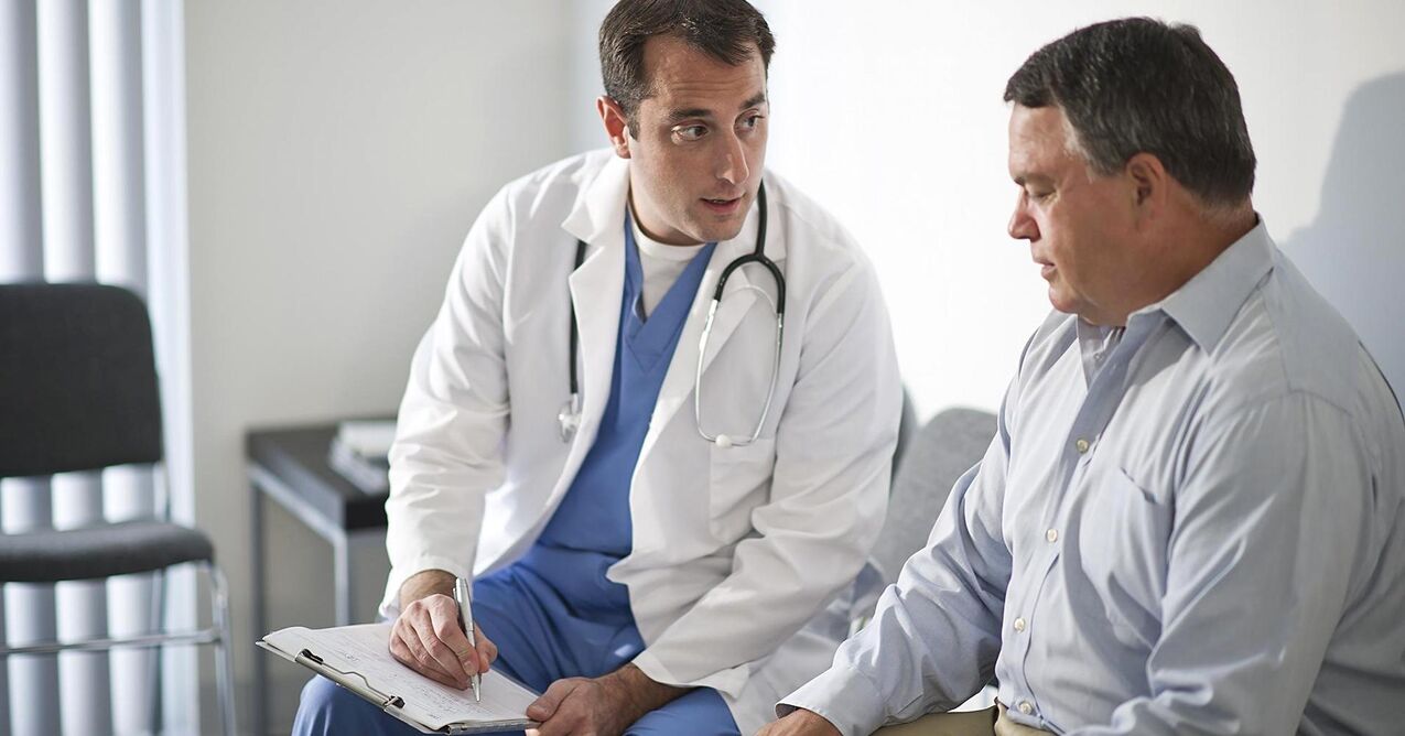 Ein Urologe hilft Ihnen bei der Planung der Behandlung einer chronischen Prostatitis